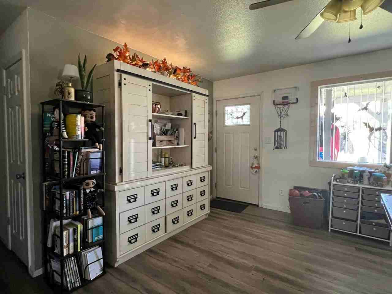 138 N Renee St - Photo 2 of 17