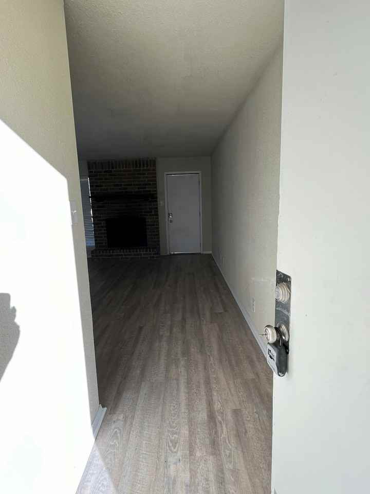 909 Betsy Ross Drive, Unit B - Photo 4 of 29