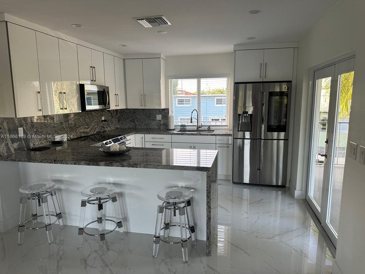 169 Corrine Pl - Photo 2 of 13