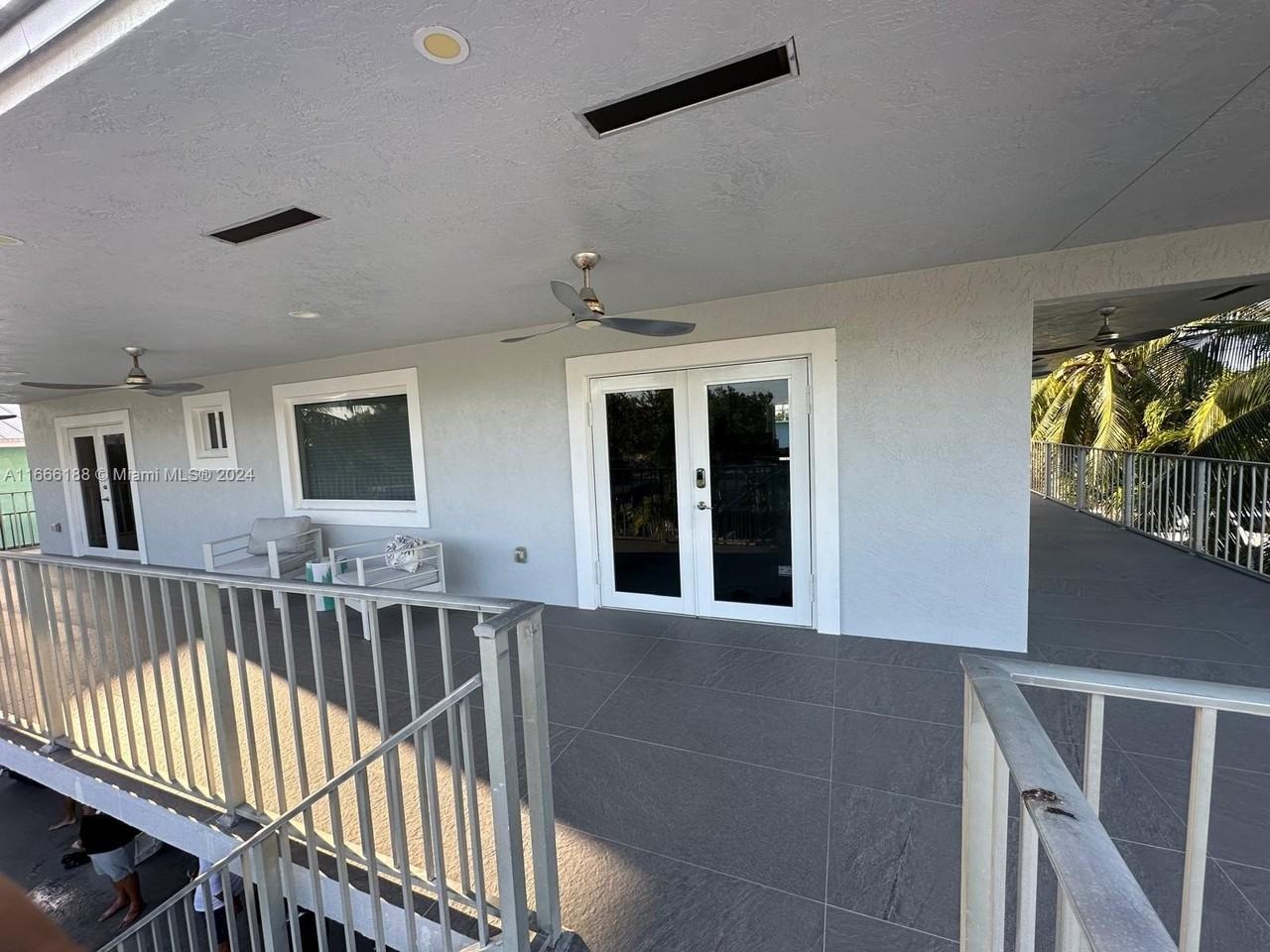 169 Corrine Pl - Photo 4 of 13