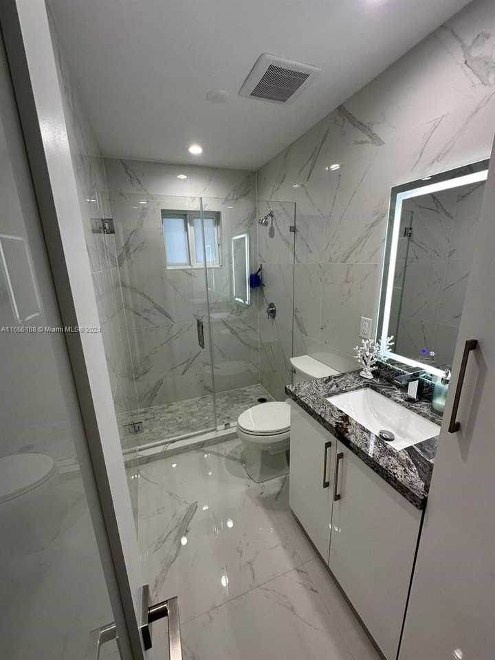 169 Corrine Pl - Photo 5 of 13