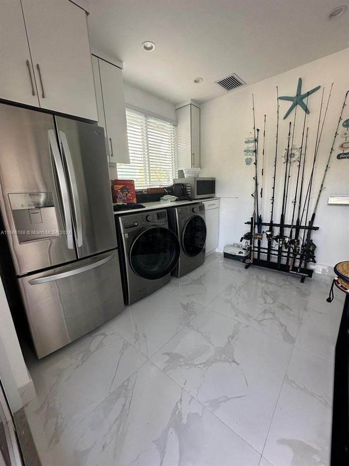 169 Corrine Pl - Photo 6 of 13