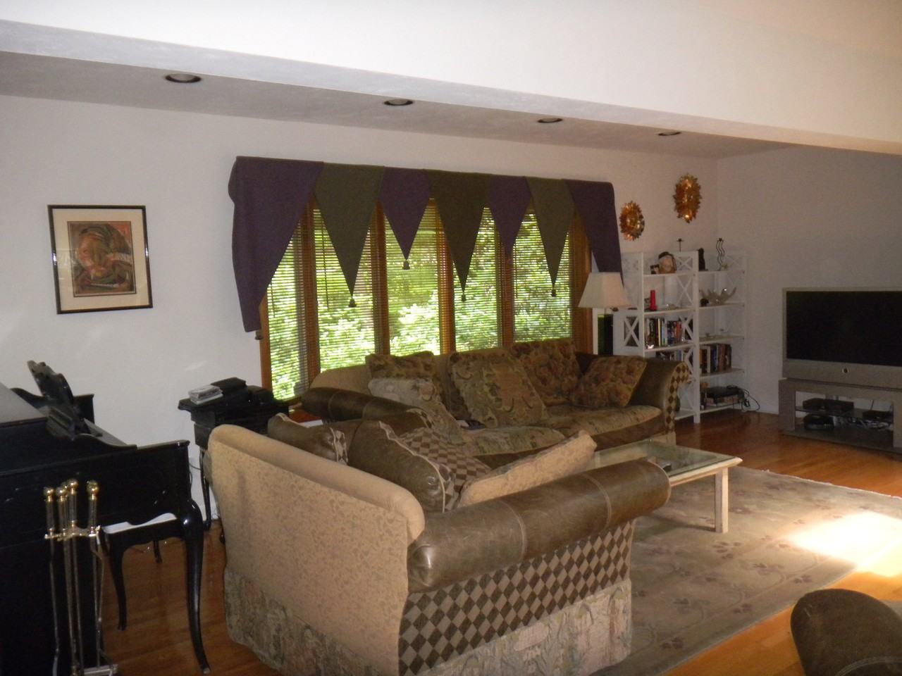 136 Wellsford Dr - Photo 2 of 6