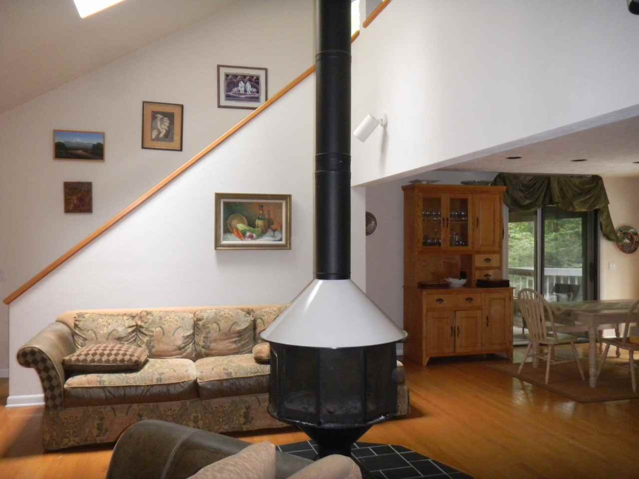 136 Wellsford Dr - Photo 3 of 6