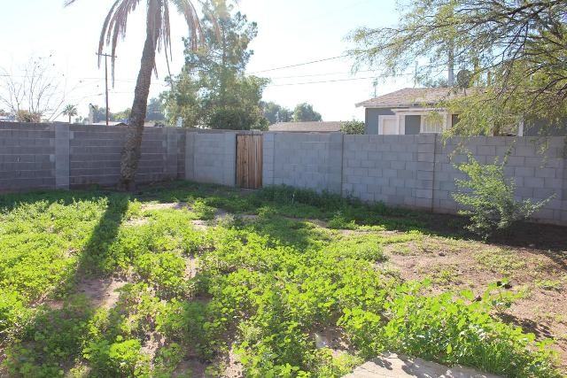 111 E 9th St - Photo 3 of 4