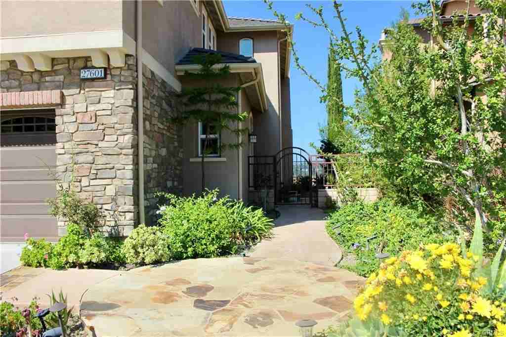 27601 Homestead Rd - Photo 2 of 8