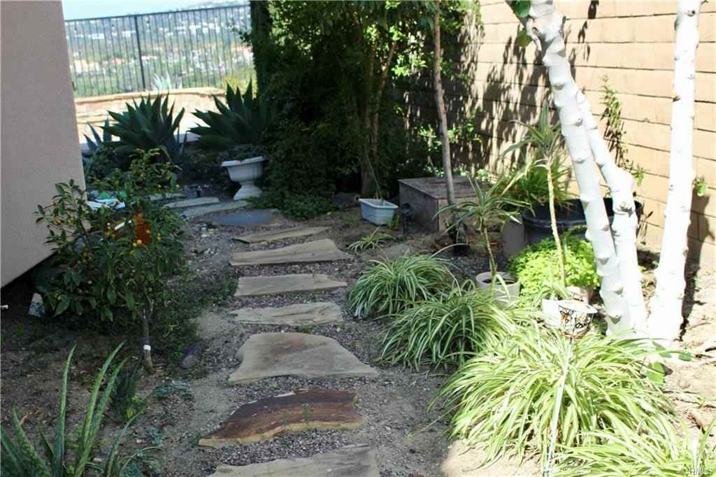 27601 Homestead Rd - Photo 3 of 8