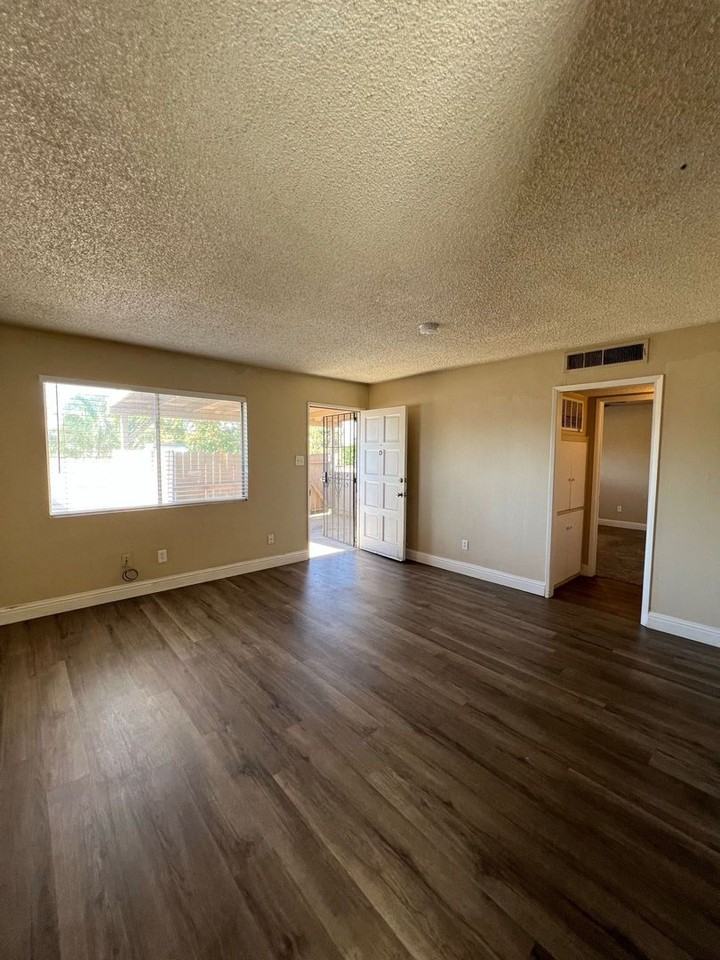 Reddick Ln 1321 - Photo 3 of 18