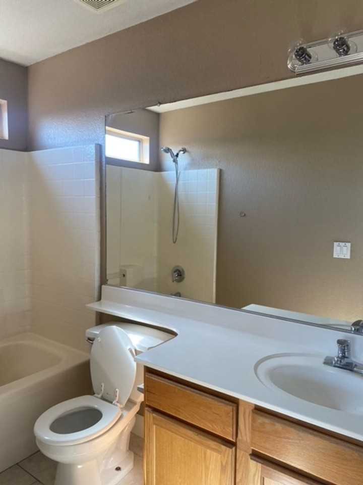 8755 W Royal Palm Rd - Photo 4 of 18