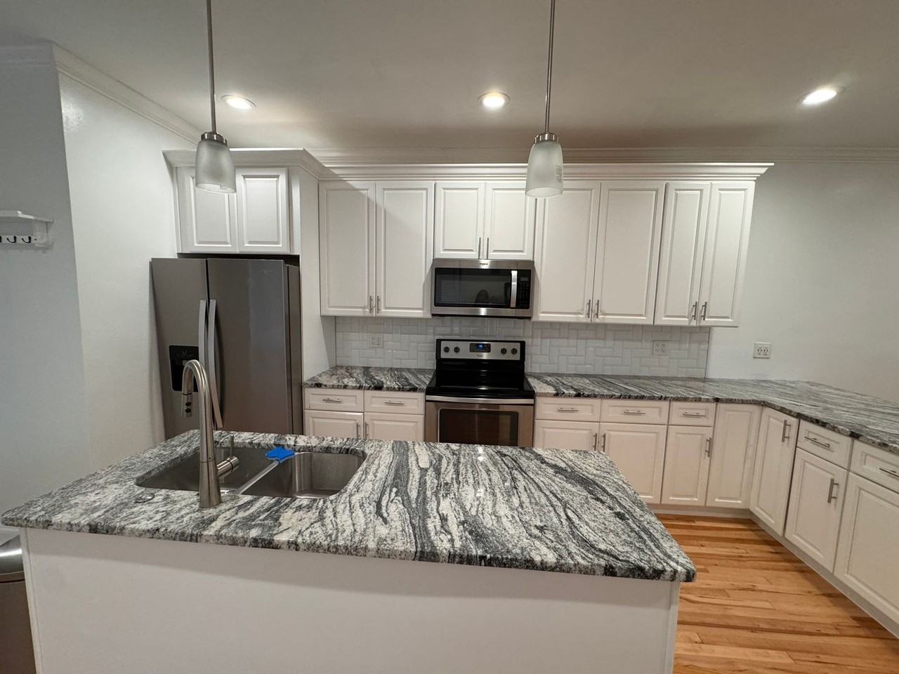 416 Font Hill Ave - Photo 3 of 33