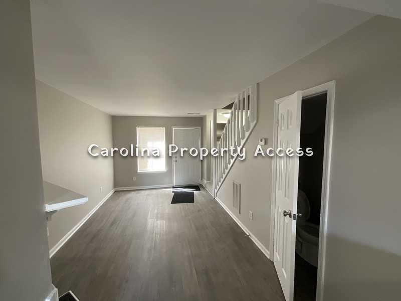 2712 Stewart Dr - Photo 2 of 10