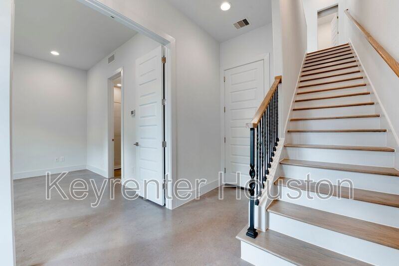 2928 Lamar St - Photo 3 of 35