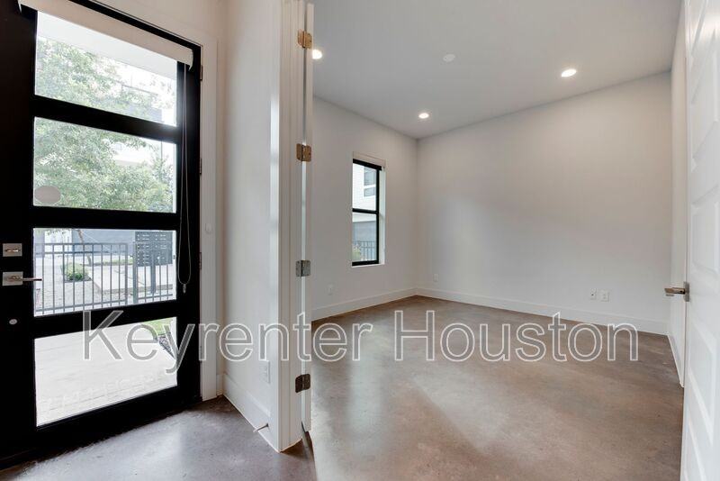 2928 Lamar St - Photo 4 of 35