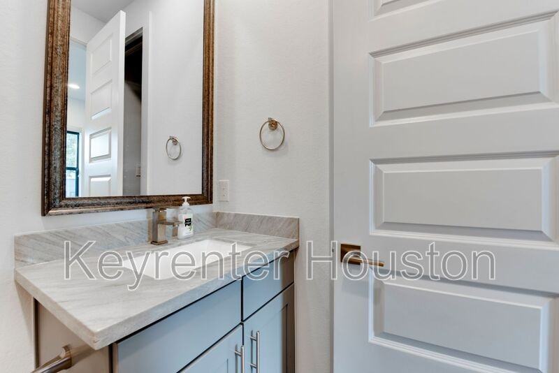 2928 Lamar St - Photo 6 of 35