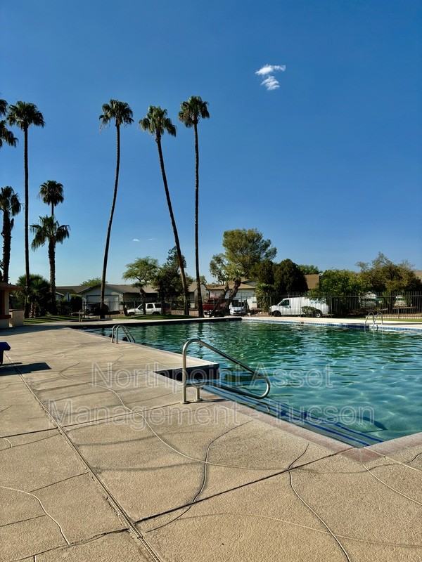 2741 W Firebrook Rd - Photo 2 of 10