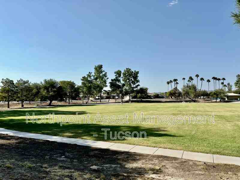 2741 W Firebrook Rd - Photo 3 of 10