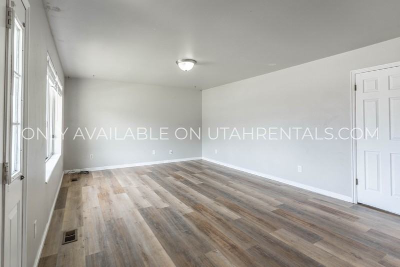 139 N Center St #139 - Photo 4 of 18