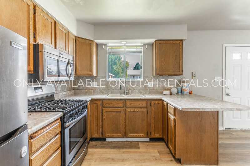 139 N Center St #139 - Photo 7 of 18