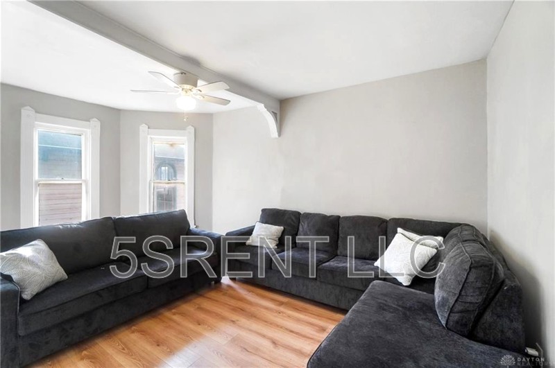 85 W 2nd St - Photo 3 of 12