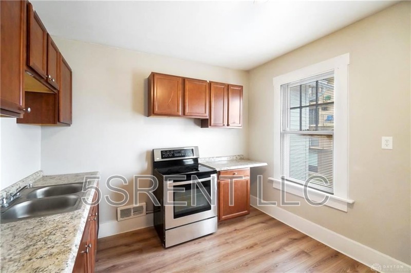 85 W 2nd St - Photo 5 of 12
