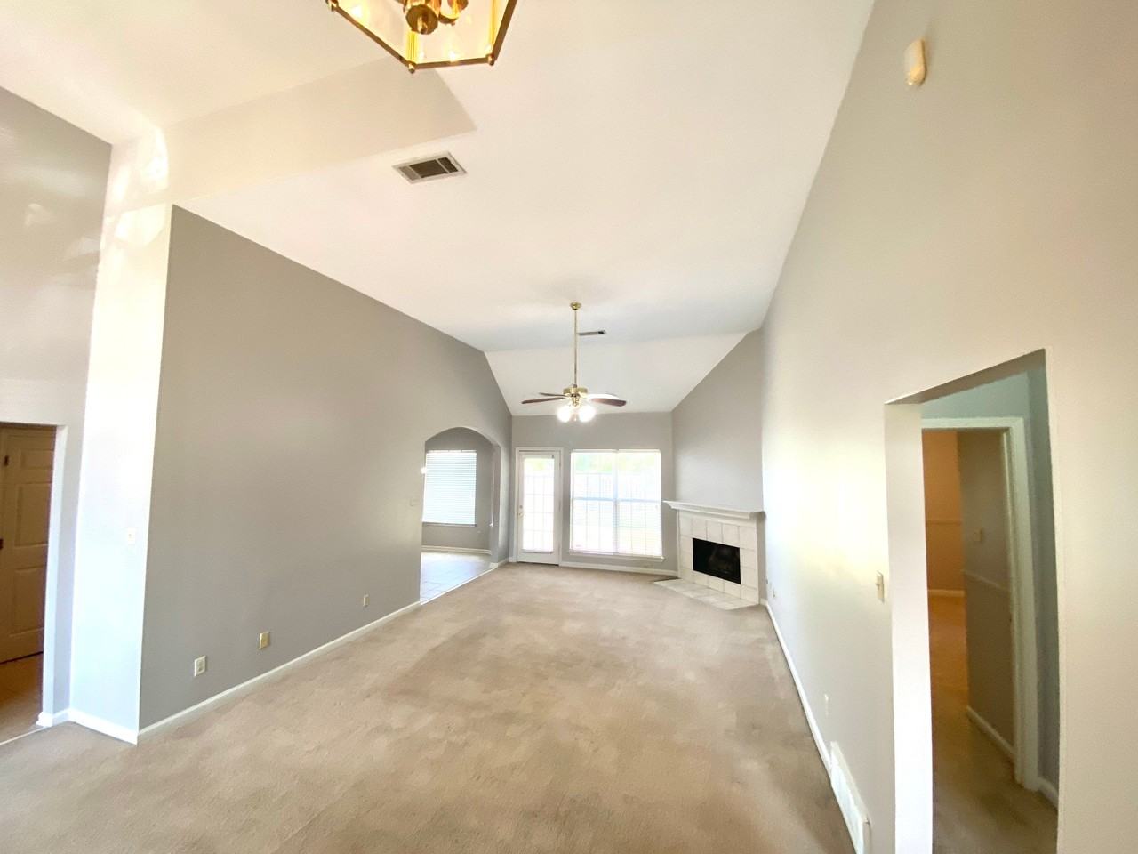 5034 Wolfchase Farms Pkwy - Photo 3 of 33