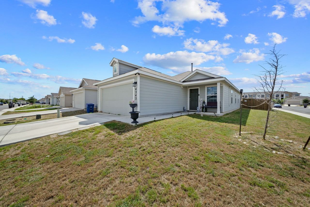 4242 Volcano Way - Photo 3 of 25