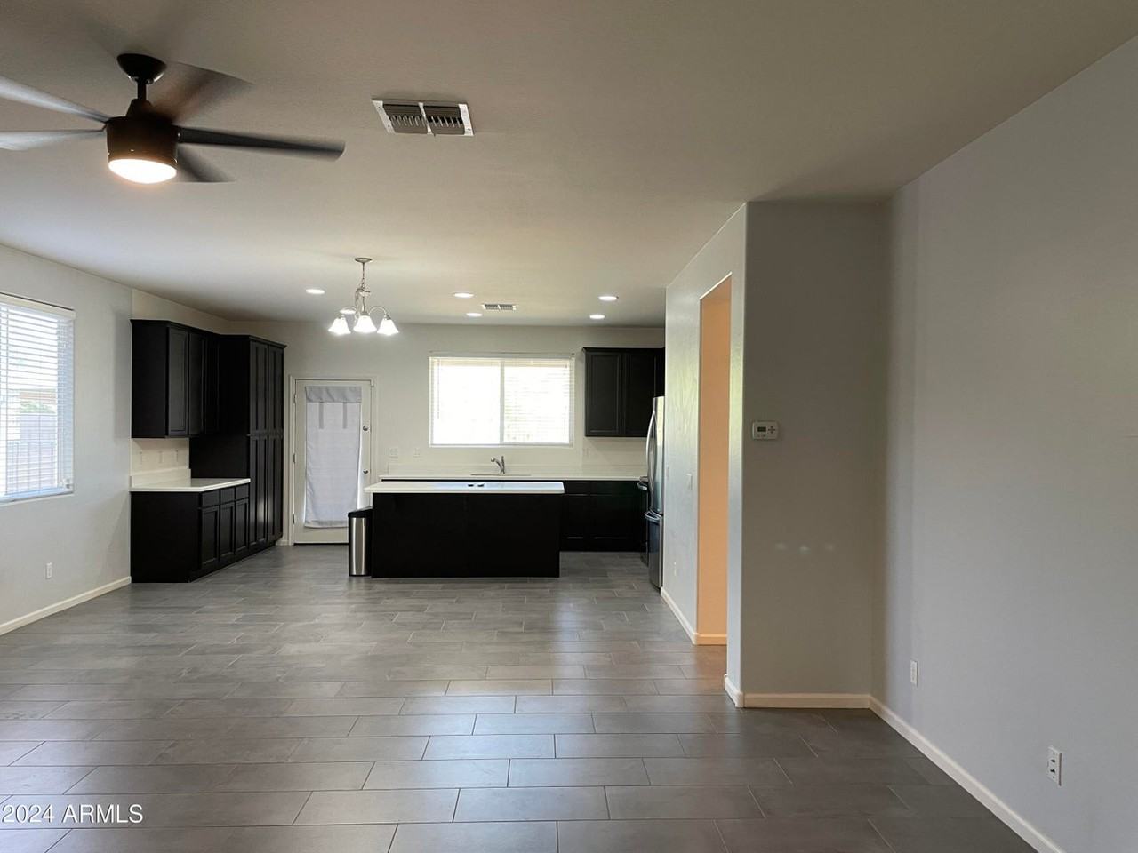 11778 W Chase Ln - Photo 2 of 34