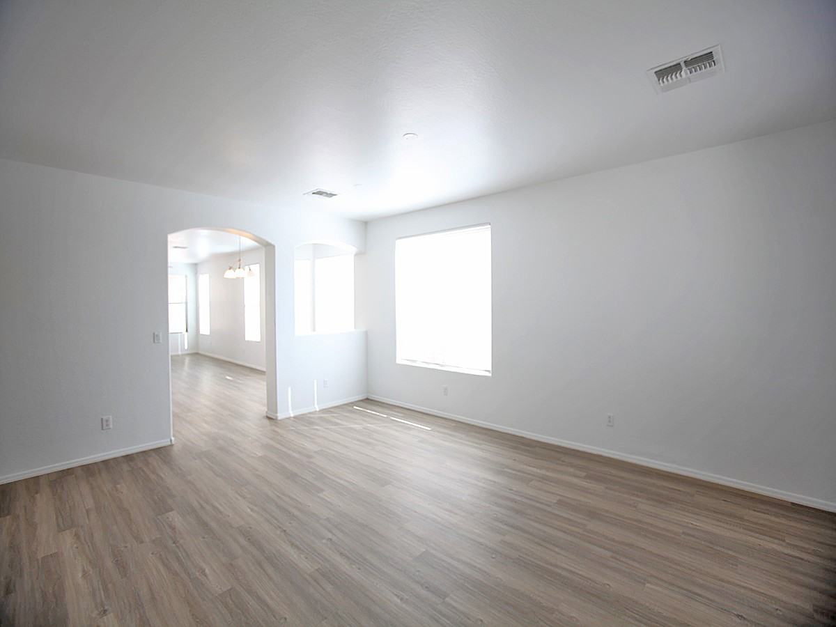 4932 W Desert Ln - Photo 3 of 16