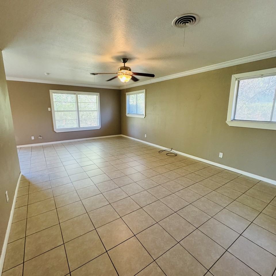 4221 3rd St - Photo 2 of 14