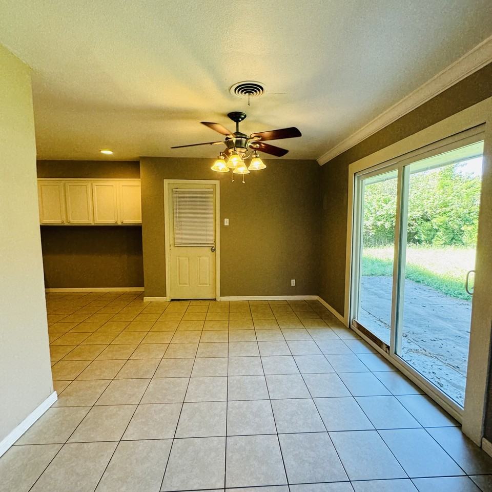 4221 3rd St - Photo 3 of 14
