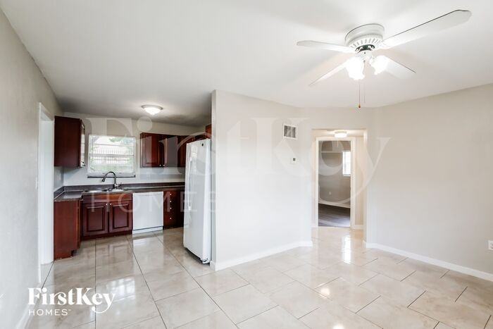 407 S 61st Ave - Photo 2 of 16