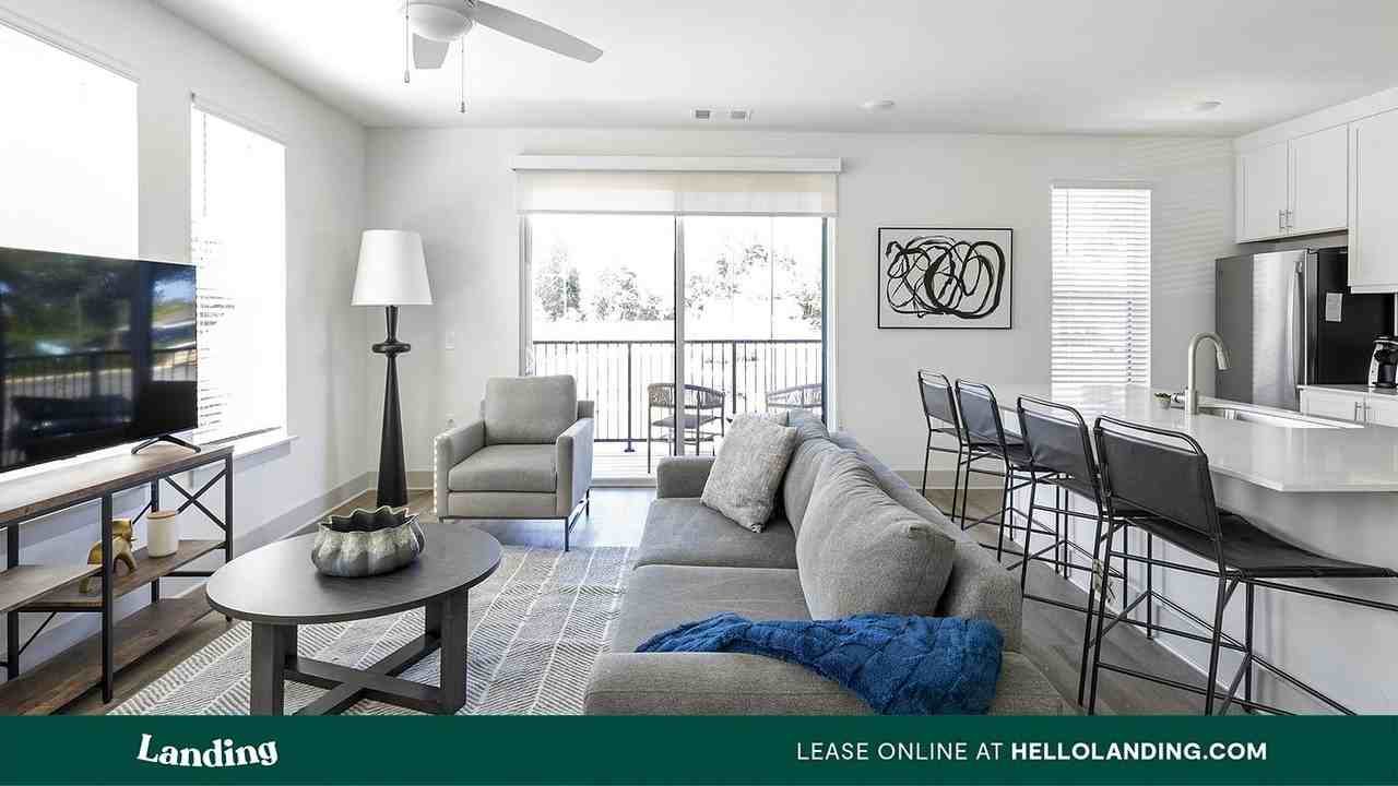 2500 9th Ave SW - Photo 2 of 50