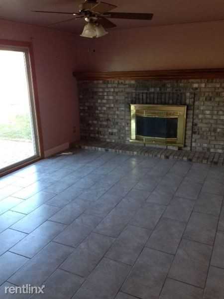 22258 Cherrylawn Dr - Photo 2 of 8