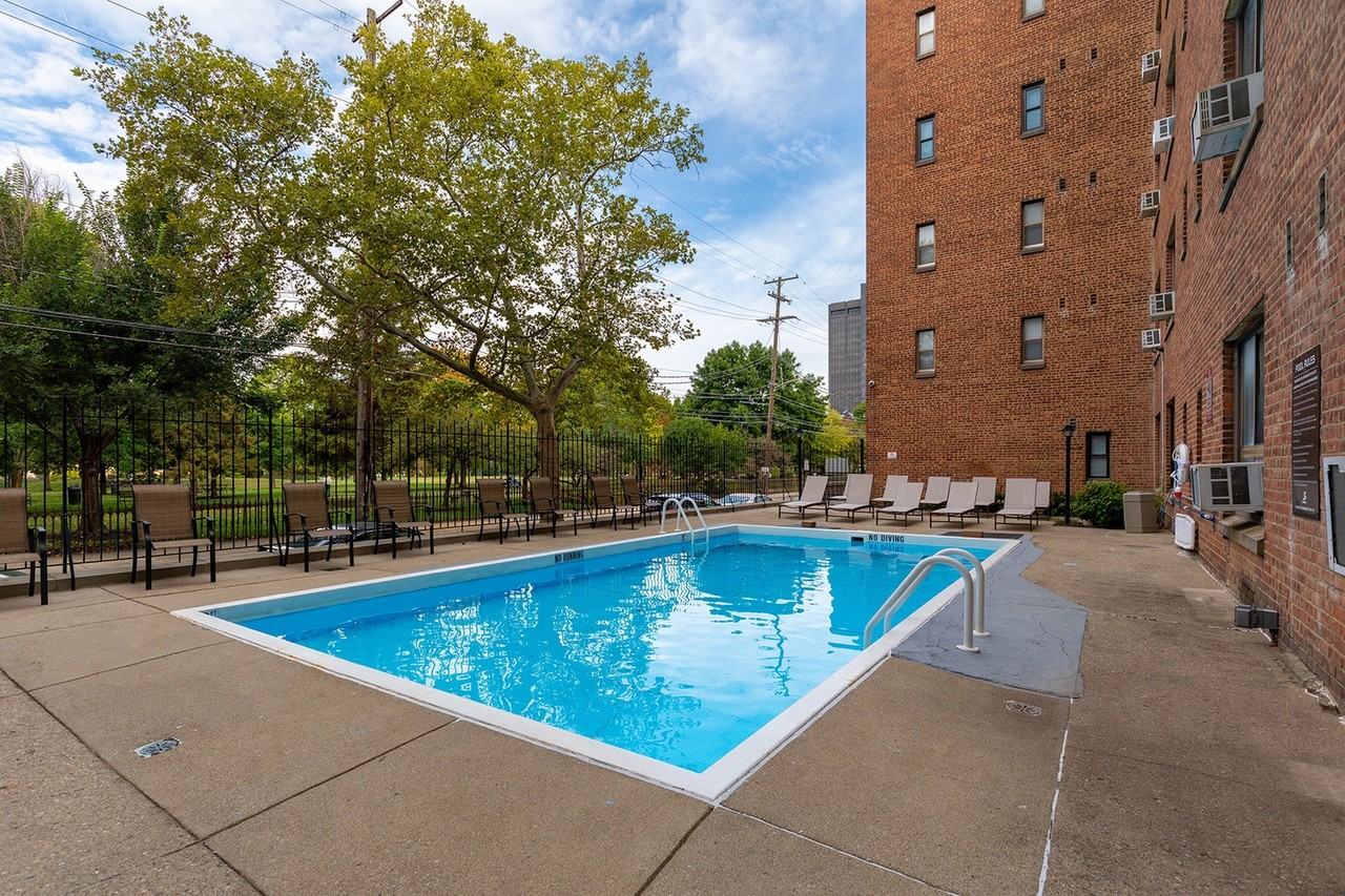 Washington Place Apartments - Photo 4 of 29