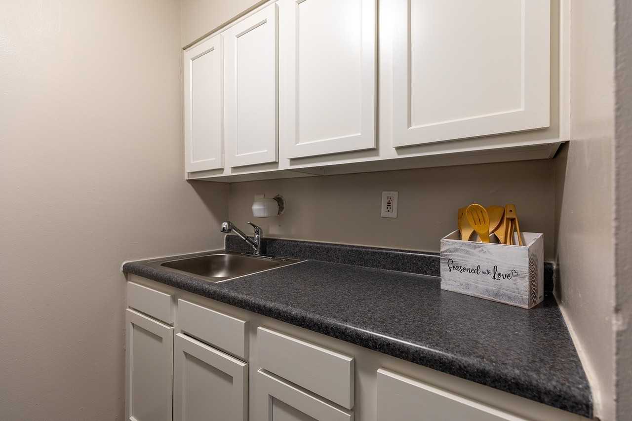 Washington Park Apartments - Photo 7 of 10