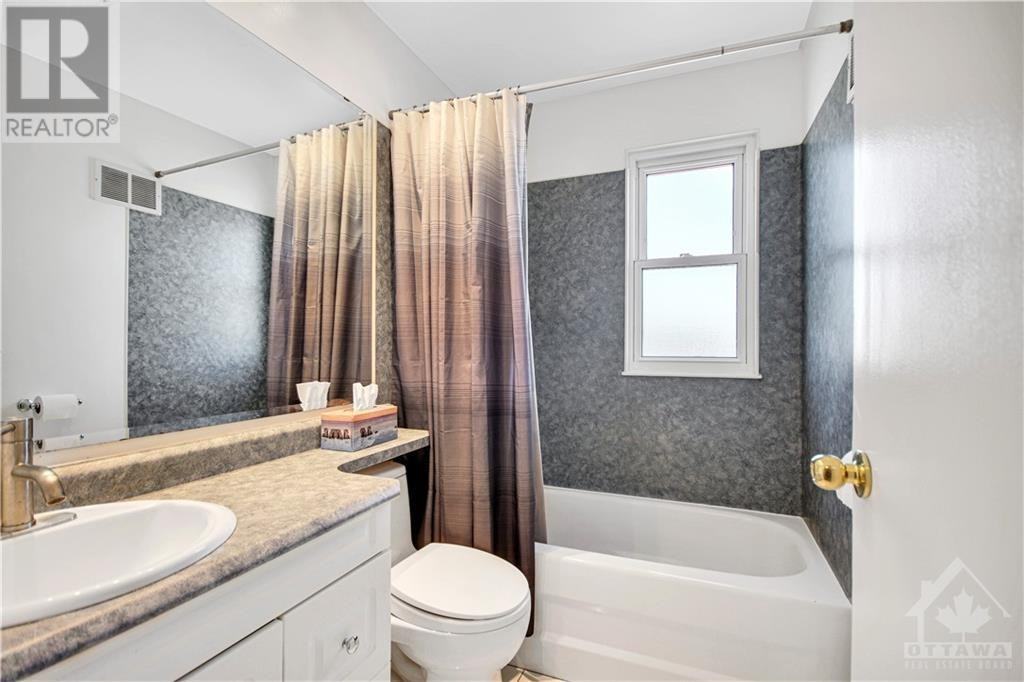 718 Smyth - Photo 2 of 3