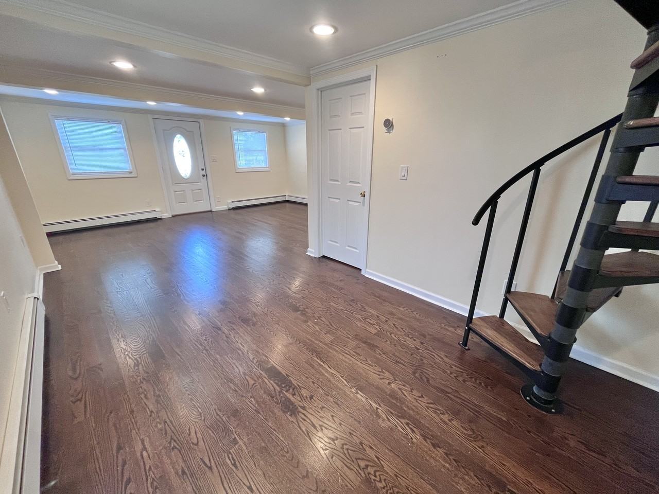 3092 Royal Avenue - Photo 2 of 11