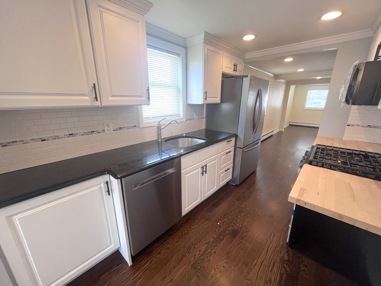 3092 Royal Avenue - Photo 3 of 11