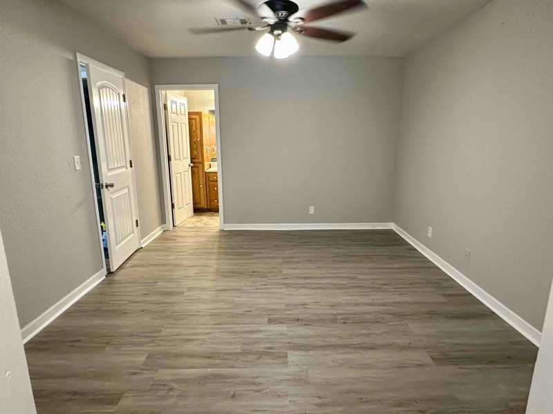 1109 E Fredrickson Dr - Photo 2 of 17