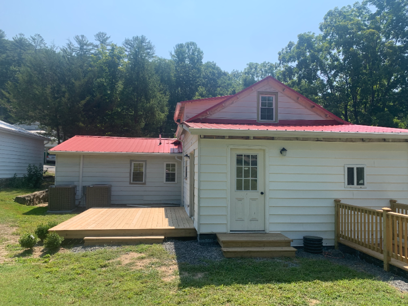 111 Thomastown Rd - Photo 2 of 14