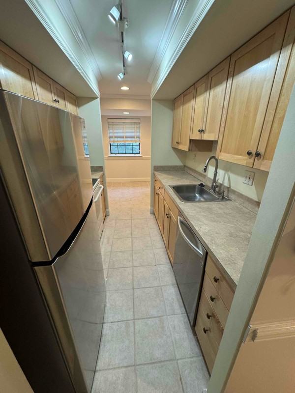 1924 Valley Dr - Photo 3 of 14