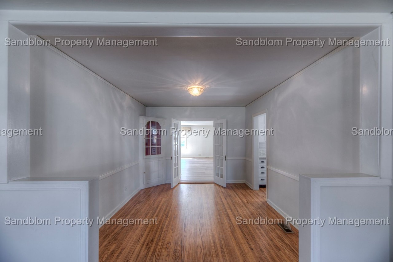 1432 E 33rd St - Photo 6 of 23