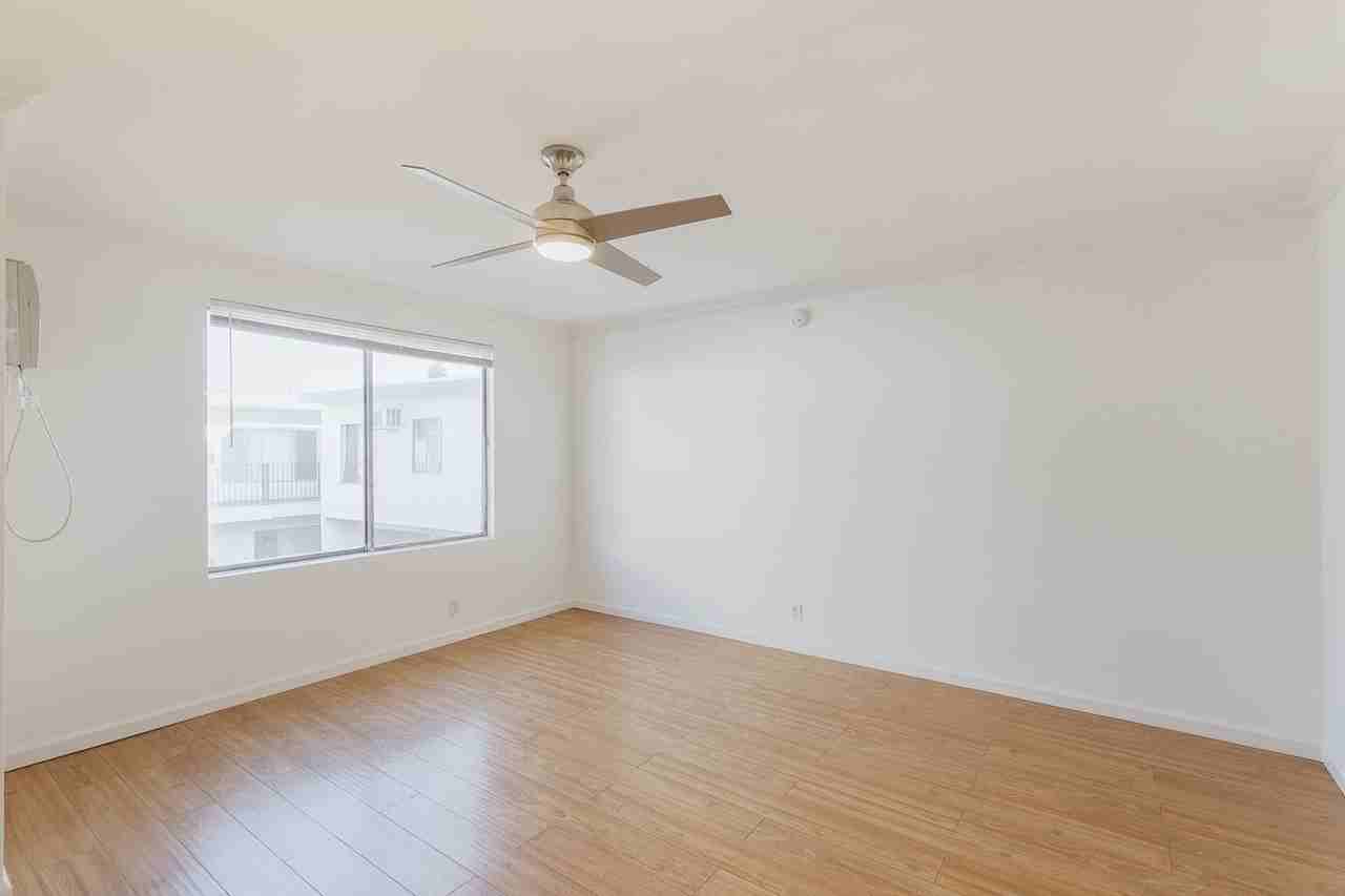 15115-15125 Victory Blvd - Photo 3 of 11