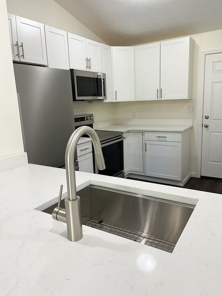 Oakdale Duplex - Photo 3 of 6