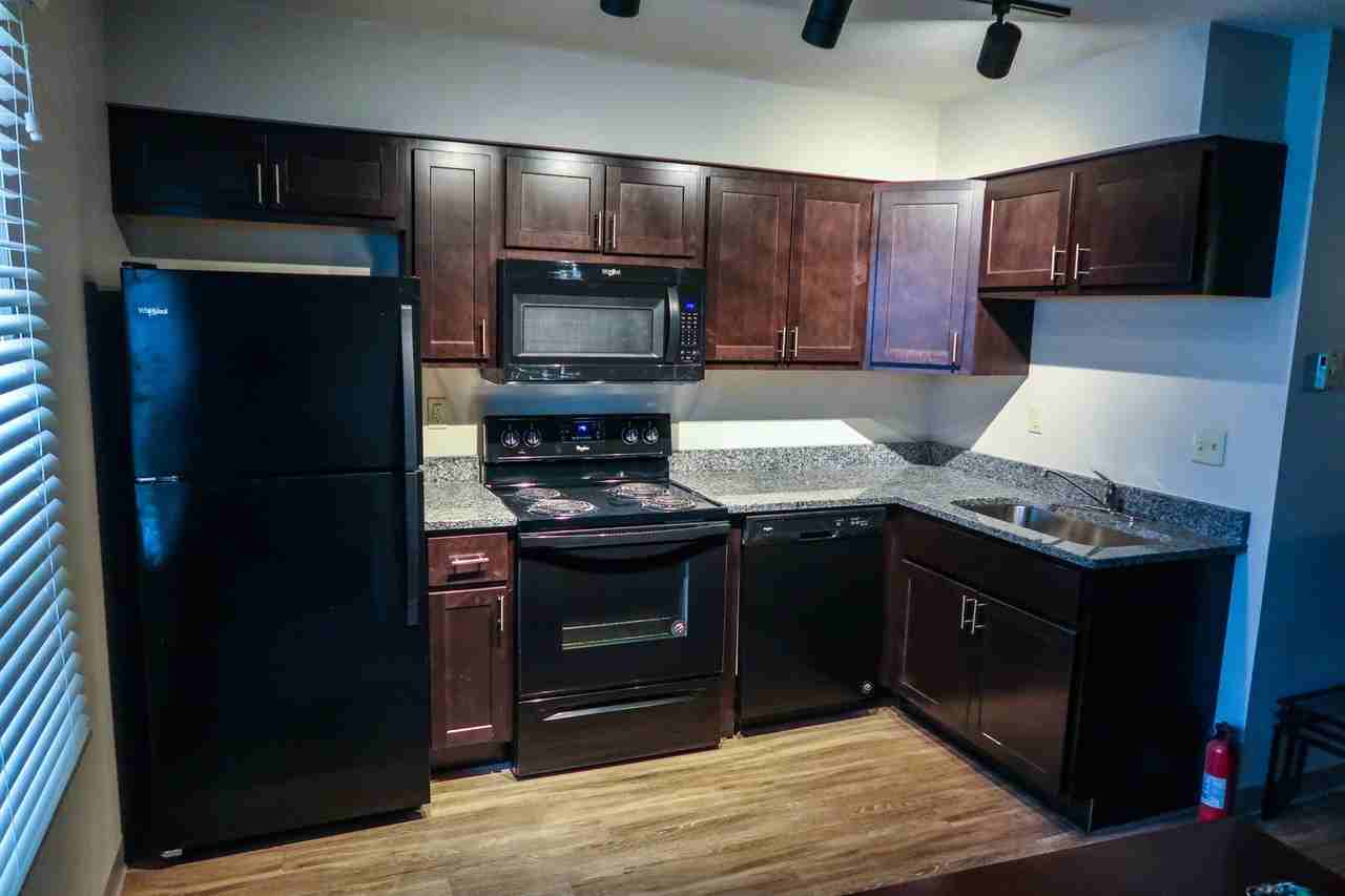 511 E White - Photo 3 of 50