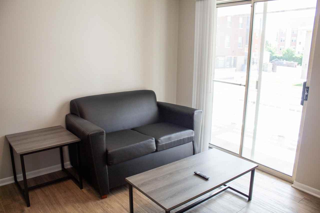 202 E Chalmers - Photo 3 of 50