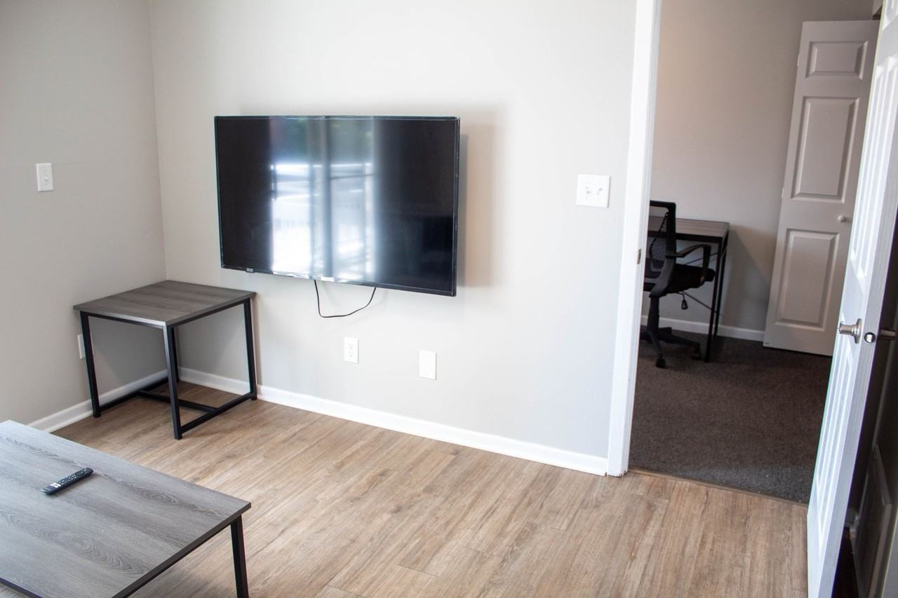 202 E Chalmers - Photo 4 of 50