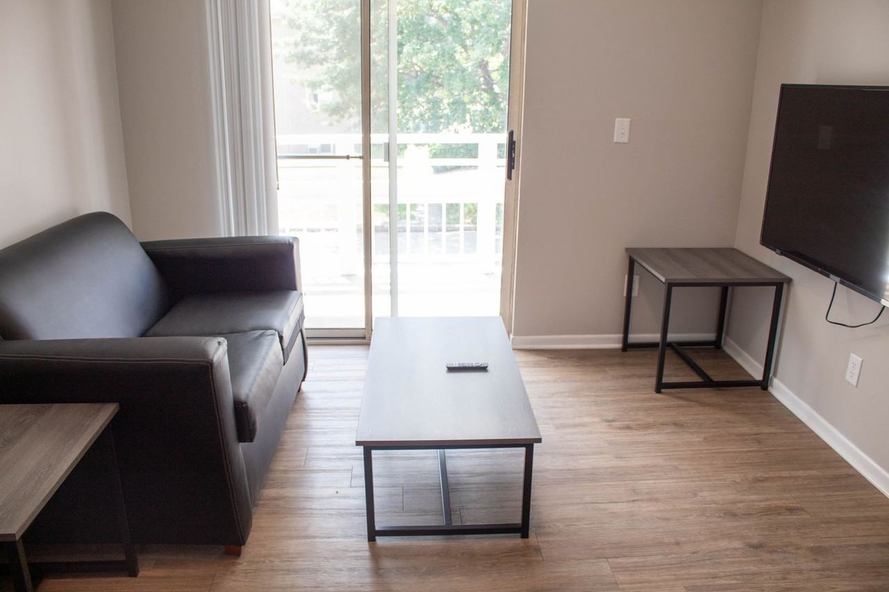 202 E Chalmers - Photo 5 of 50