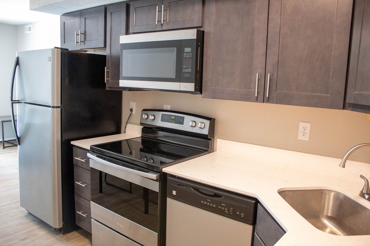 202 E Chalmers - Photo 7 of 50
