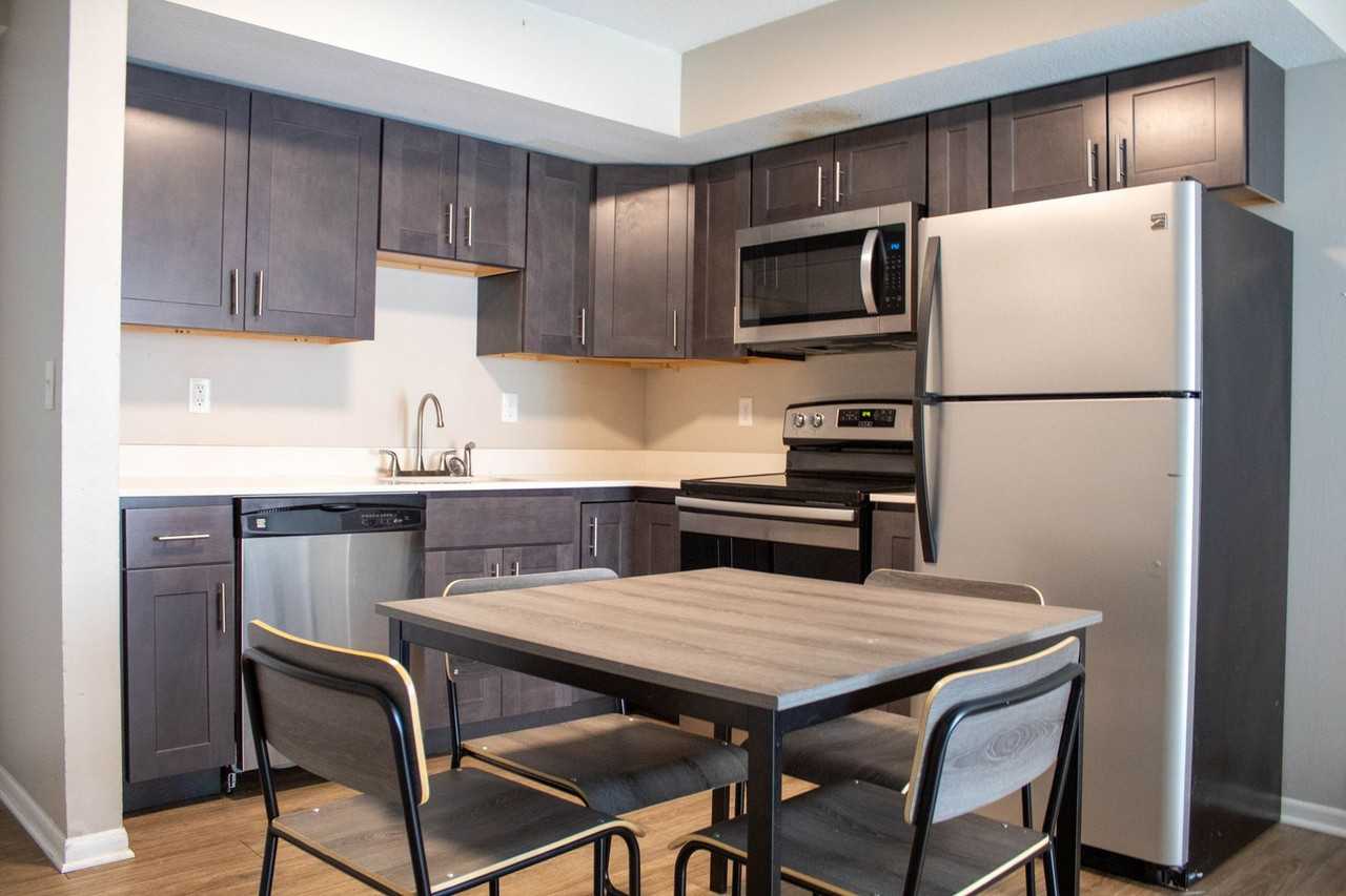 202 E Chalmers - Photo 5 of 44